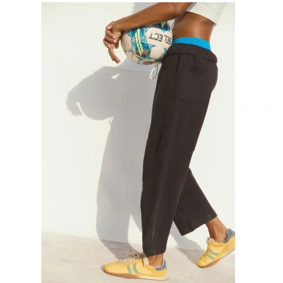 9067. Free People Top Score Barrel Pants - Picture 4 of 4